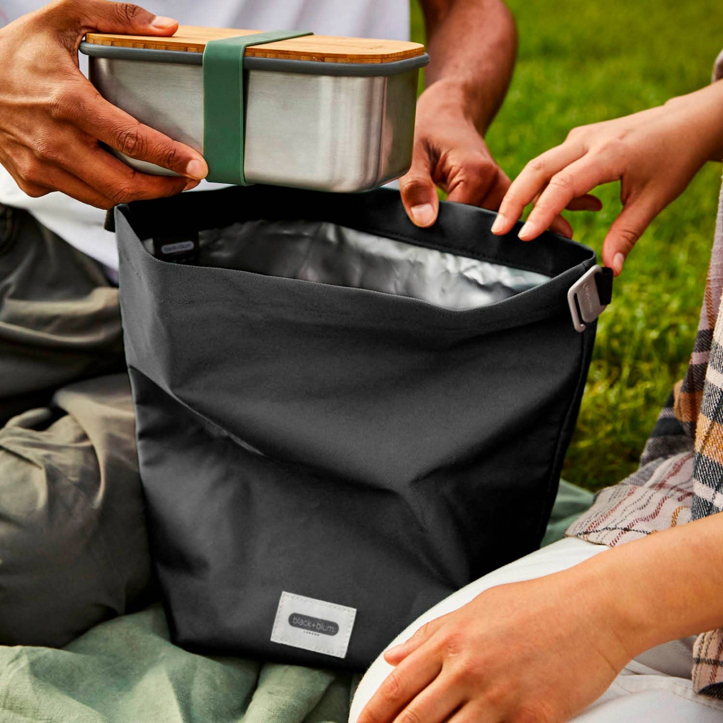 Black+Blum - Lunch Bag - Recycled Insulated Lunch Bag 6.7L: Moss Green