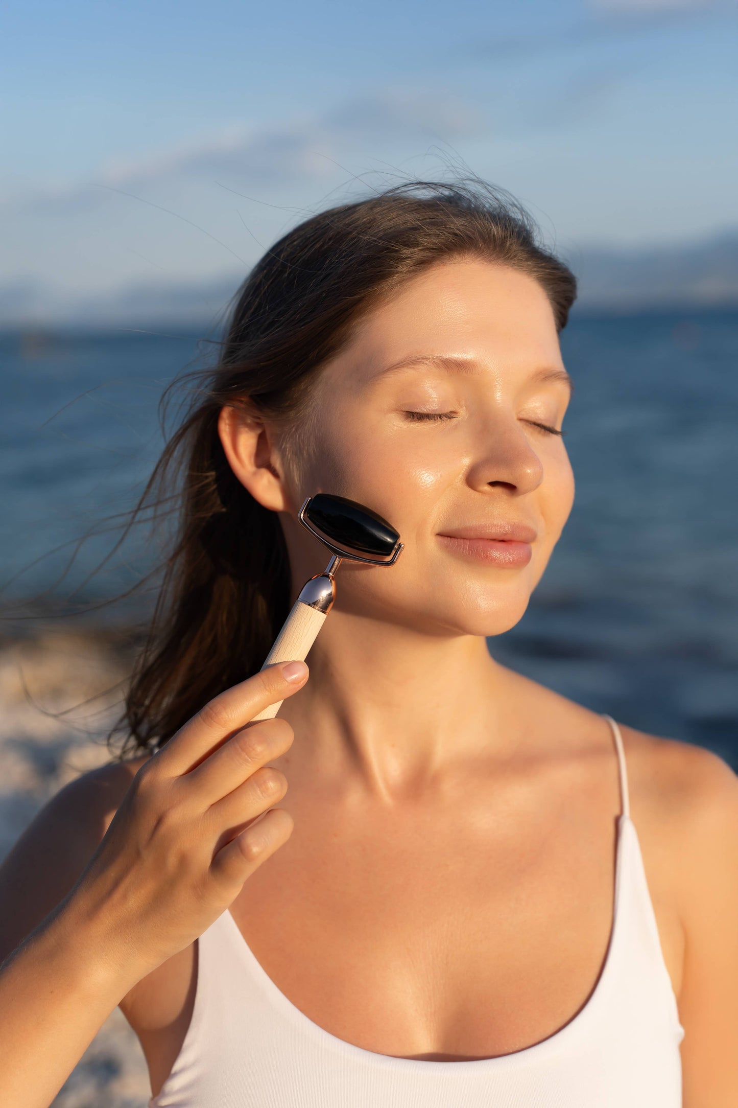 Croll & Denecke - Facial Renewal Gift Set with Obsidian Roller & Gua Sha Wood Massager