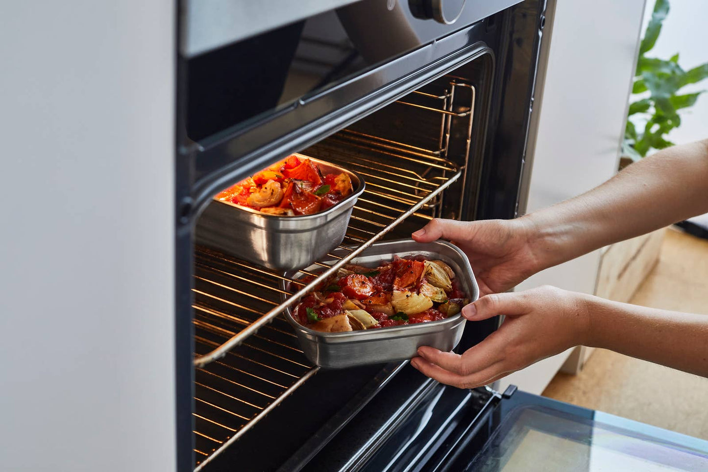 Black+Blum - Lunch Box - Microwave-Safe Leak Proof Stainless Steel Box: Medium 900ml